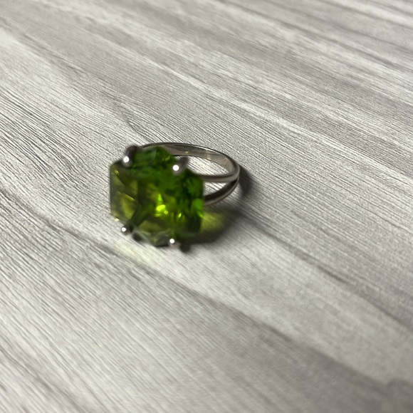 Cocktail ring, size 7, peridot hexagonal - Picture 2 of 3